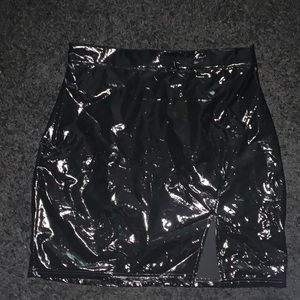 Black vinyl skirt. Size 0XL.